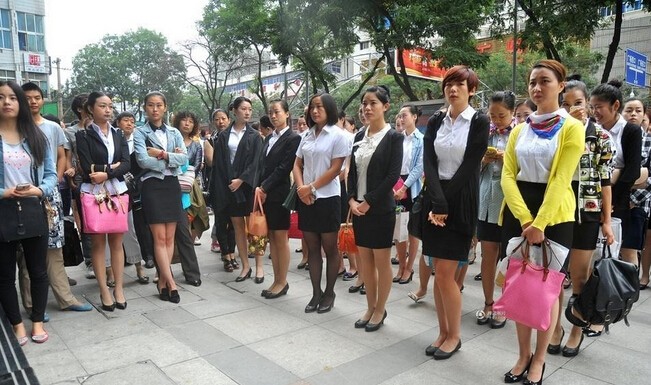 廣西高鐵乘務員招聘面試經(jīng)歷:怎么樣解決難與同事上司相處問題？