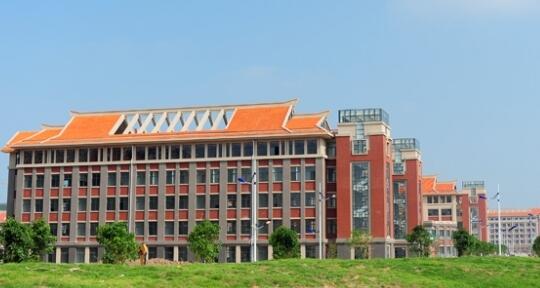 北部灣大學(xué)在哪里？北部灣大學(xué)濱海校區(qū)地址是多少？郵編是多少？