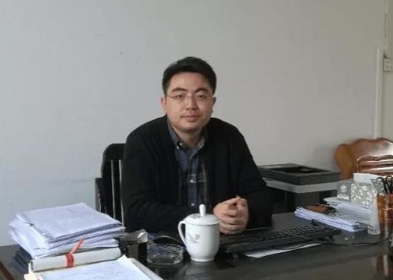 謝旦杏簡歷：百色市凌云縣委副書記、縣長謝旦杏，曾任凌云常務(wù)副縣長，田林縣委常委、宣傳部部長、副縣長