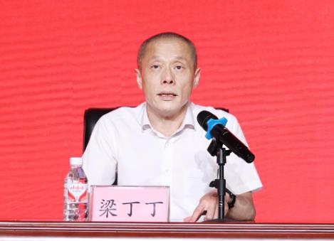 梁丁丁簡(jiǎn)歷：桂林信息科技學(xué)院校長(zhǎng)梁丁丁，曾任賀州學(xué)院黨委書記、桂林電子科技大學(xué)黨委副書記、北海副市長(zhǎng)