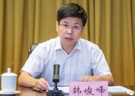 韓峻峰簡歷：桂林航天工業(yè)學(xué)院黨委書記韓峻峰，曾任北部灣大學(xué)黨委書記、校長，廣西機(jī)電技術(shù)學(xué)院院長